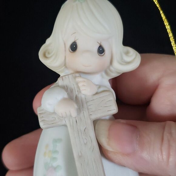 Vtg 1989 Precious Moments "I Believe In the Old Rugged Cross" Porcelain Ornament - Picture 6 of 13